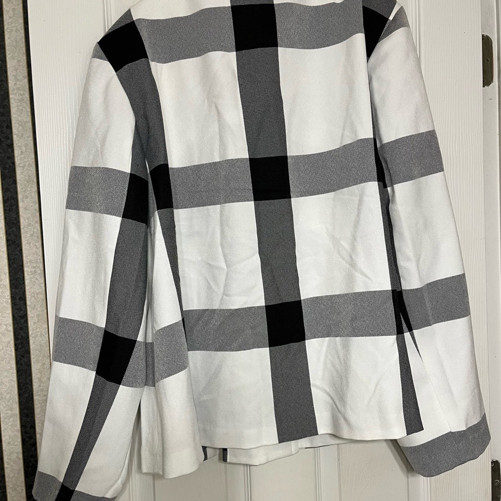 Beautiful black/white swing jacket.